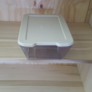 Small serving protector.